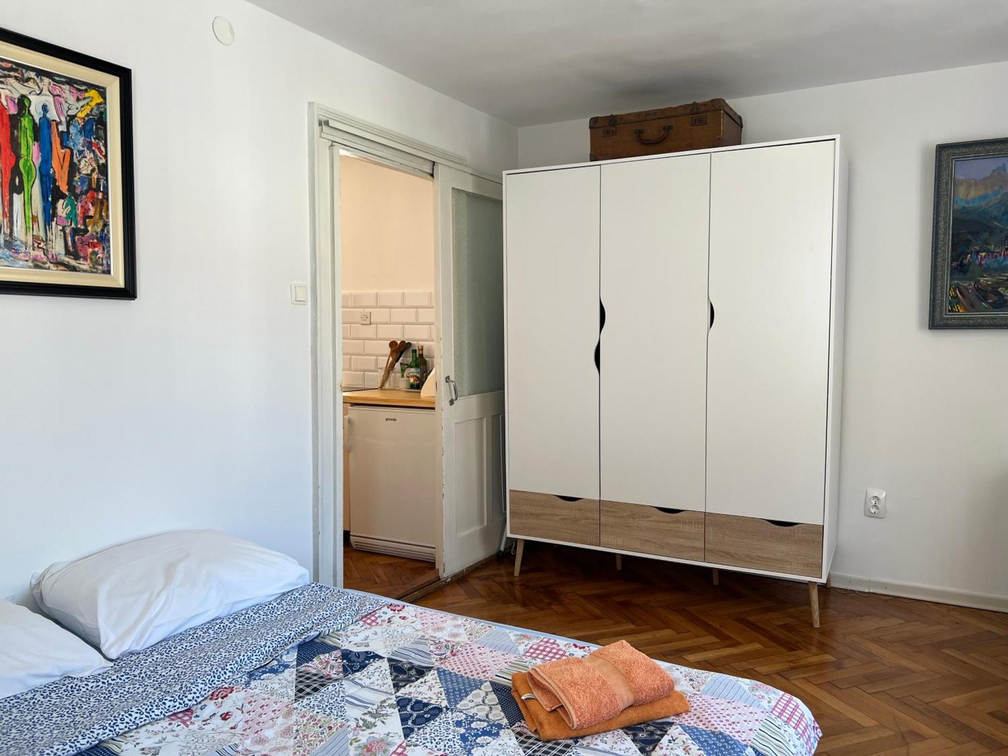 Old Town Apartment *